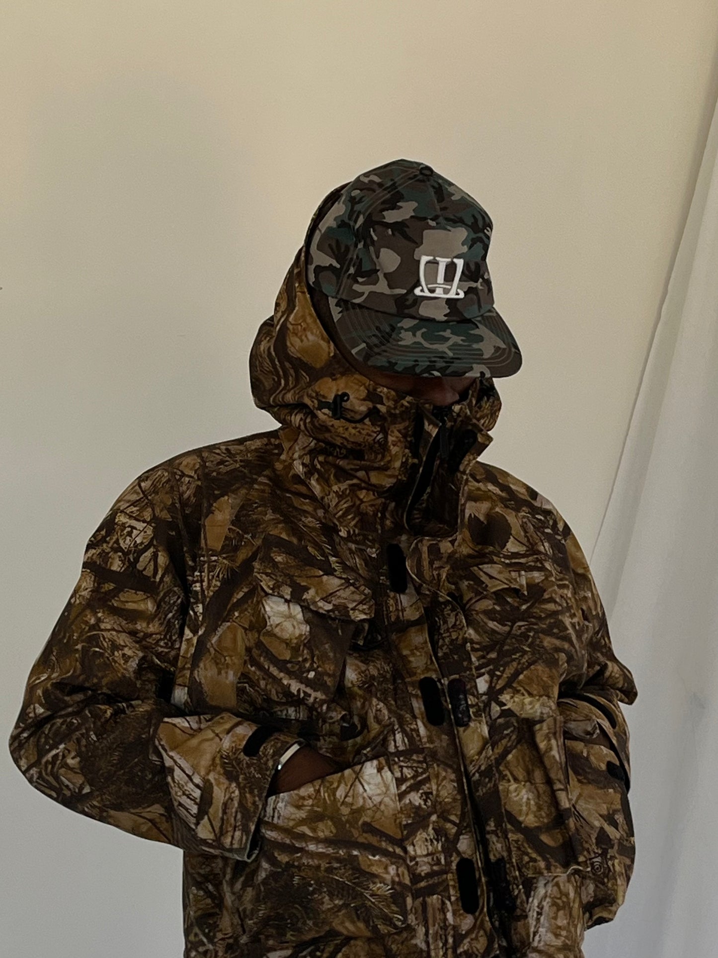 W logo cap (Woodland camo)