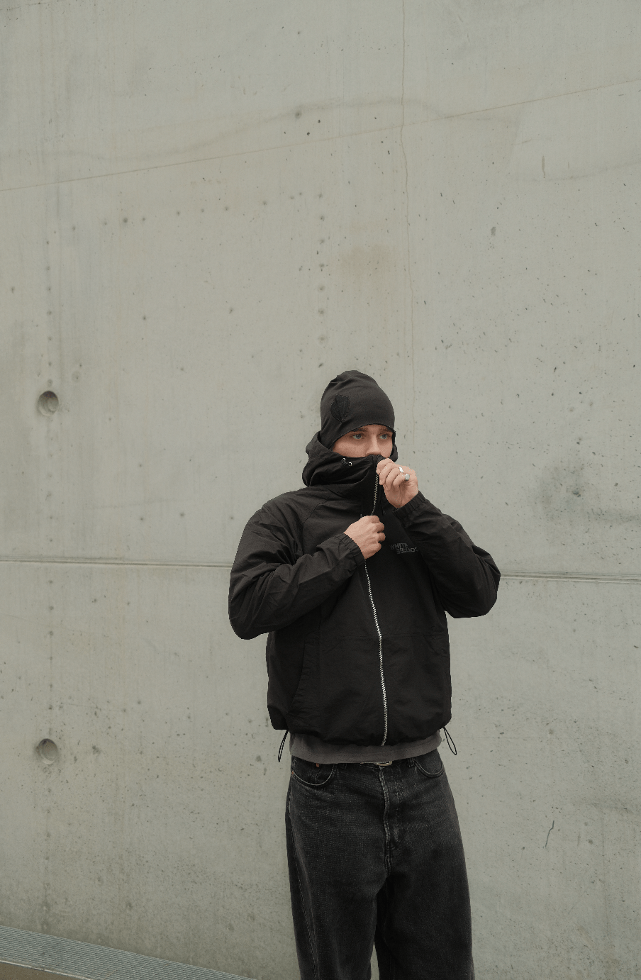 Back stretch windbreaker (Black) - White Coffee