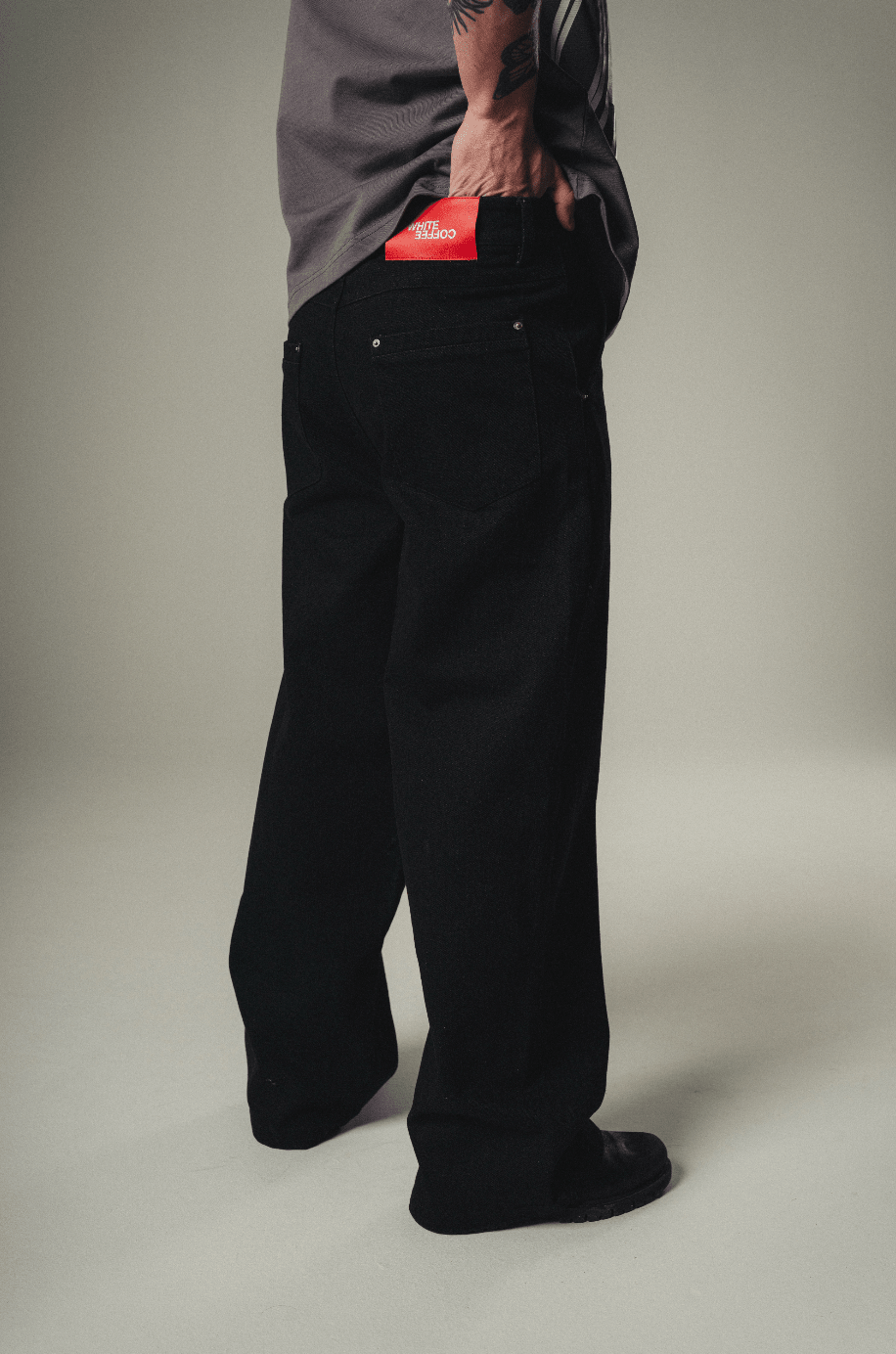 Raw denim jeans (Black) - White Coffee