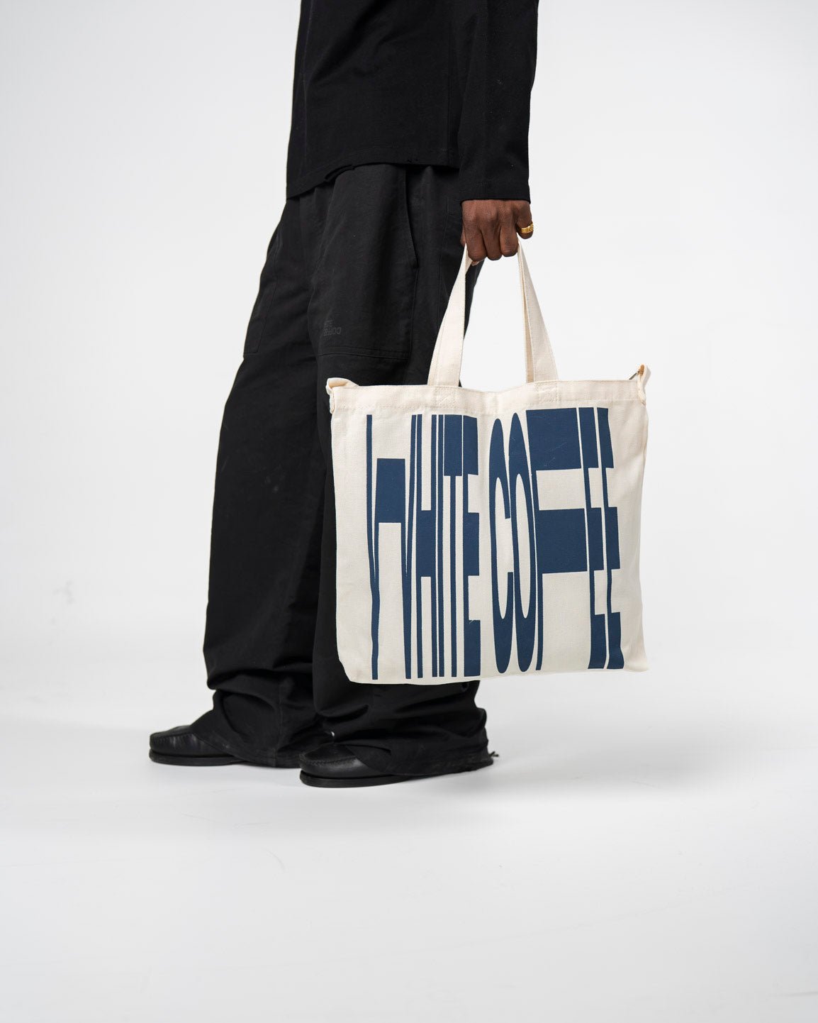 Totebag (Beige/Navy) - WHITE COFFEE