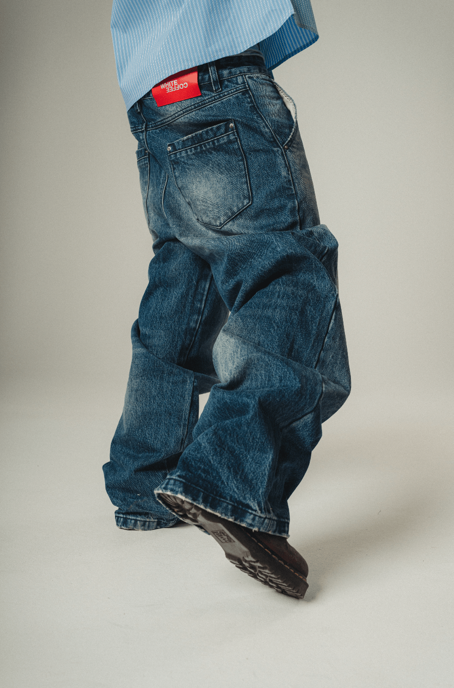 Washed denim jeans (Blue used wash) - White Coffee