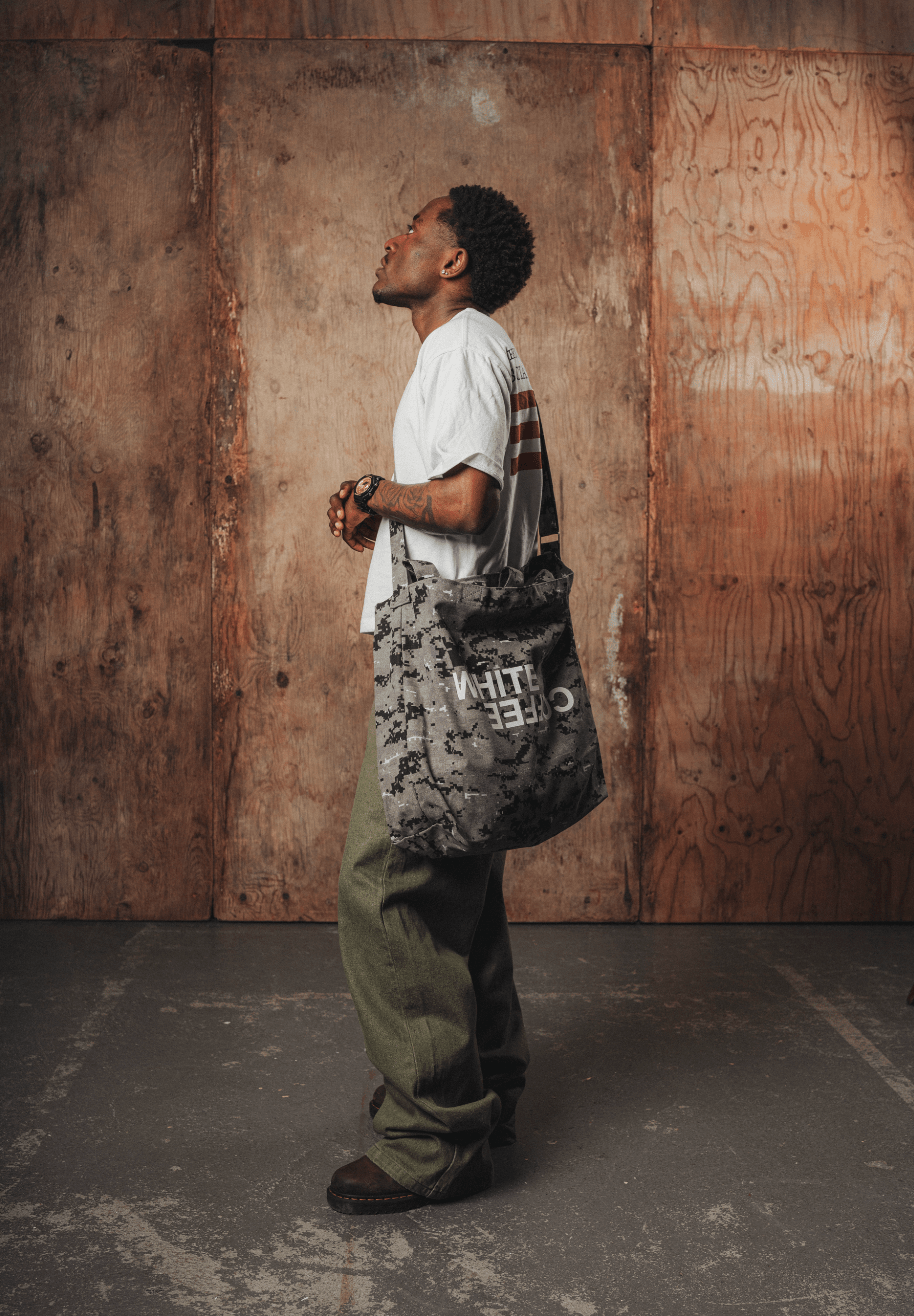 Weekend Totebag (Dark Digital camo) - White Coffee